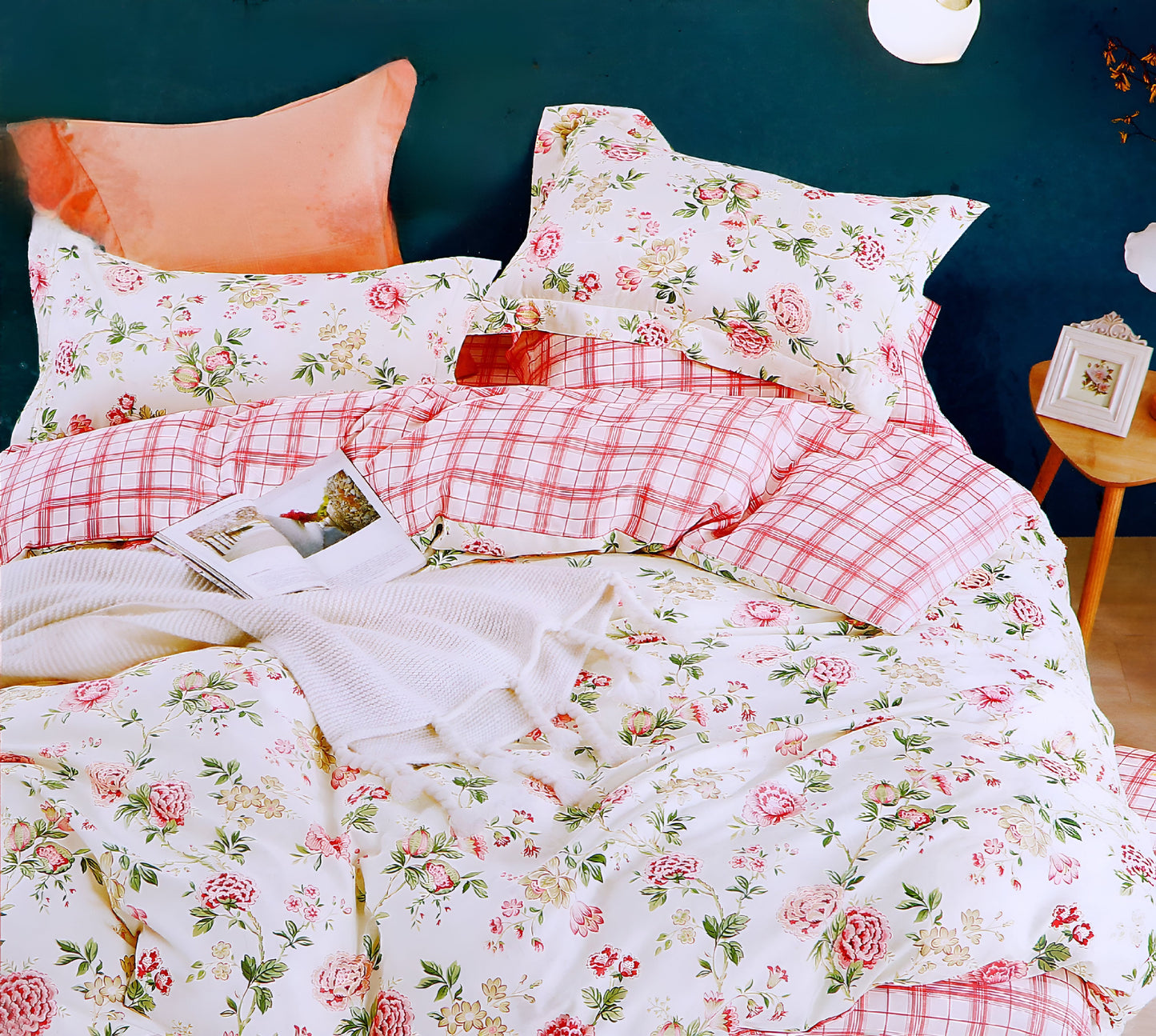 Crest Bed Sheet with Pillow Cover Stripes